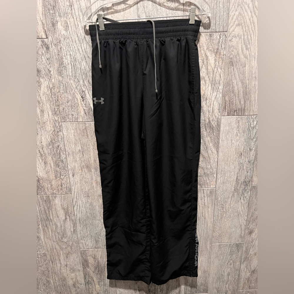 Heat gear UA zip leg men’s medium pants
